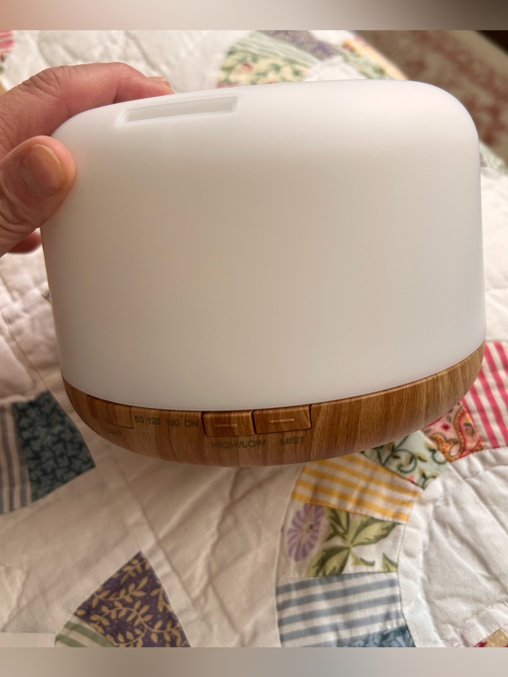 AmazonBasics White Ultrasonic Aromatherapy Diffuser